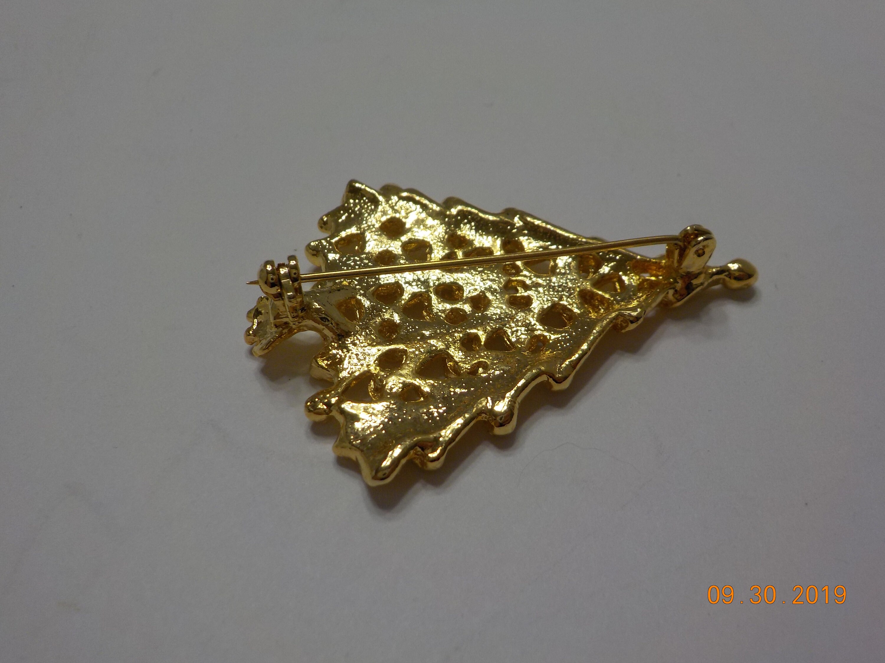 Details about Vintage Estate Gold Tone Enamel Christmas Candle Wreath Pin Brooch Jewelry Details about Vintage Estate Gold Tone Enamel Christmas Candle Wreath Pin Brooch Jewelry