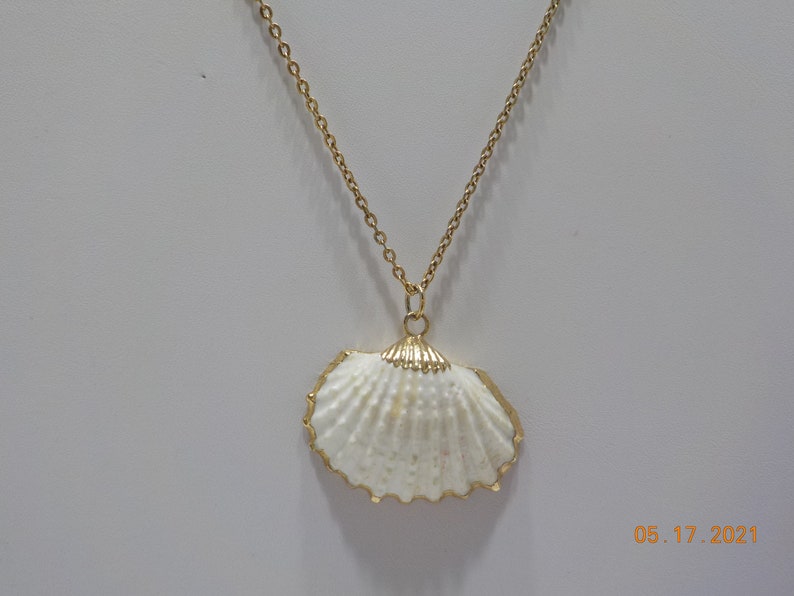 Vintage Sarah Coventry Clam Shell Pendant Necklace 9235 16 Coventry Chain image 3