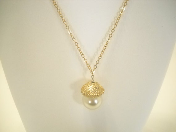 Vintage ACORN CAP FAUX Pearl Necklace (4603) - image 2