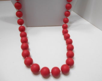 Vintage 29" Red Plastic Beaded Necklace (8293) 11mm Beads Individually Knotted