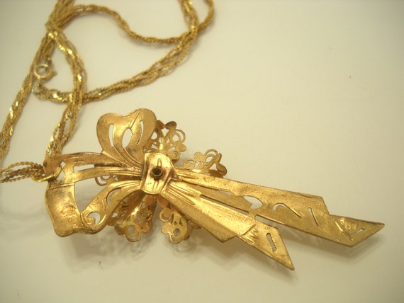 Vintage Gold Tone Ribbon Pendant Necklace Adorned… - image 5