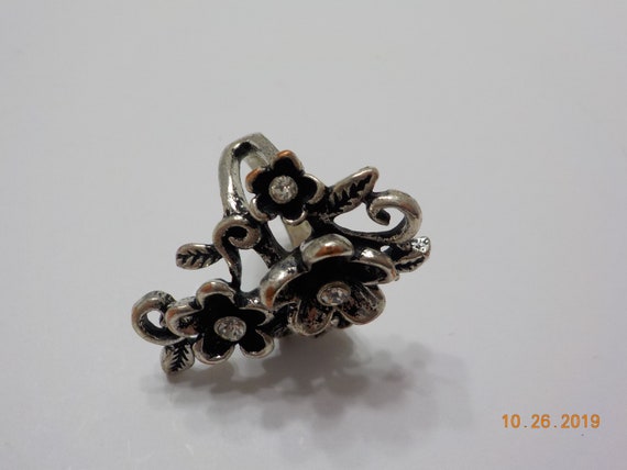 Vintage Silver Tone Rhinestone Flower Ring (5125) Size 7.5