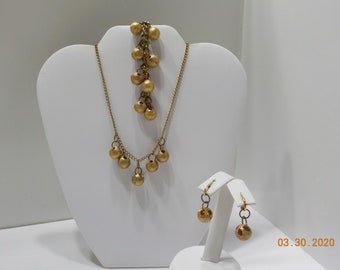 Vintage Gold Tone Dangling Parure (583) Necklace,  Bracelet And Dangle Clip Earrings