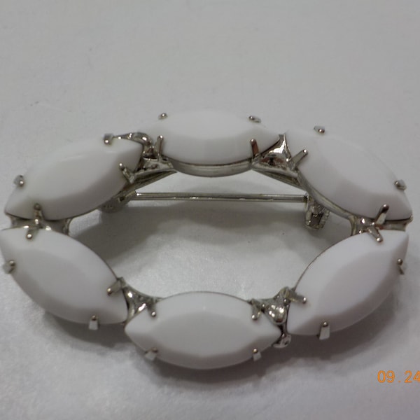 Vintage Oval White Milk Glass Brooch (3882) Prong Set