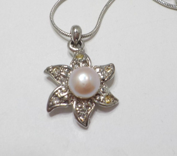 Vintage Pearl & Rhinestone Flower Pendant Necklac… - image 1