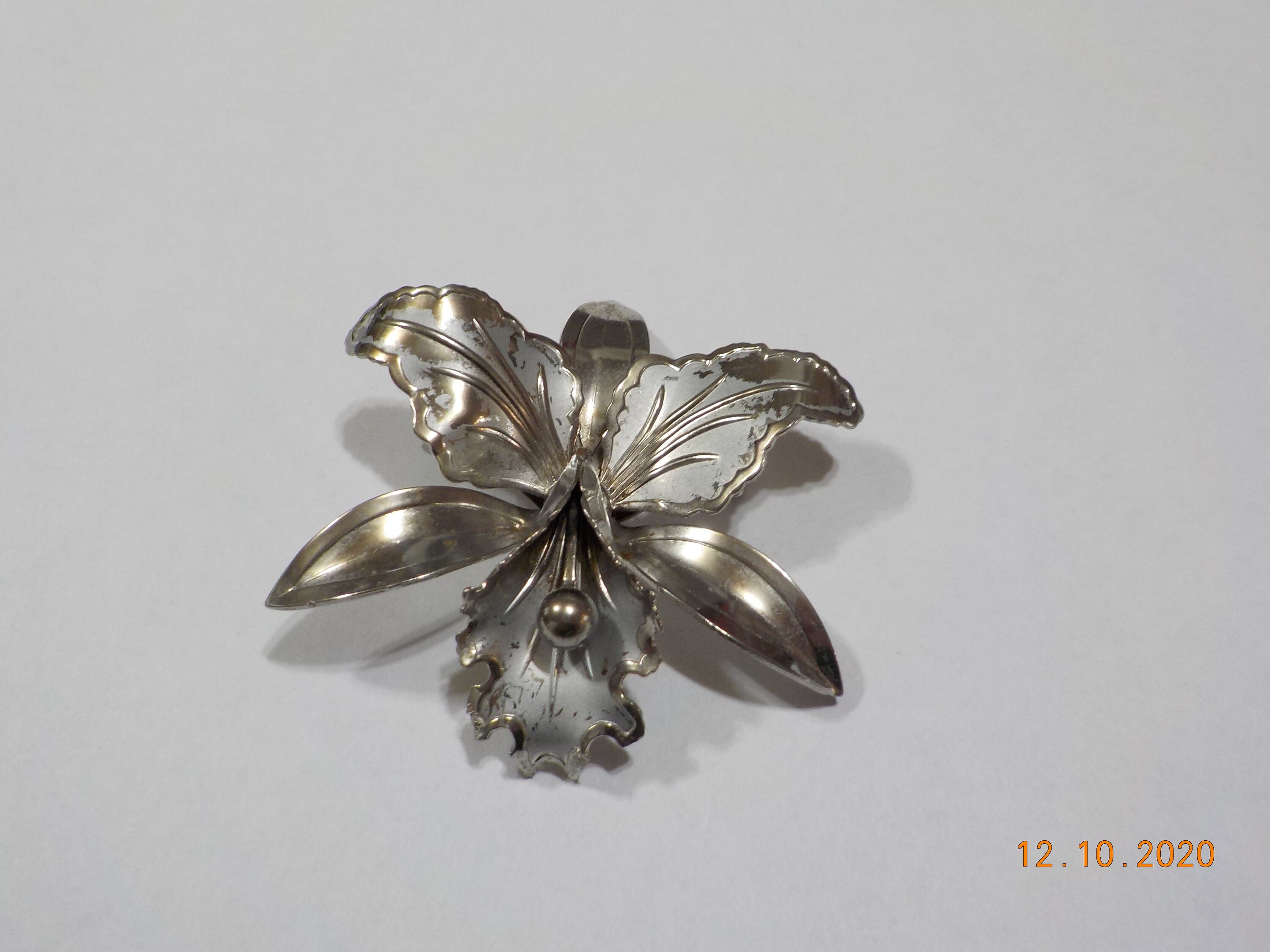 Gorgeous Bright Silver Tone Lily Brooch (7894) - Etsy