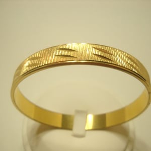 Vintage Gold Tone Etched Bangle Bracelet (2309)