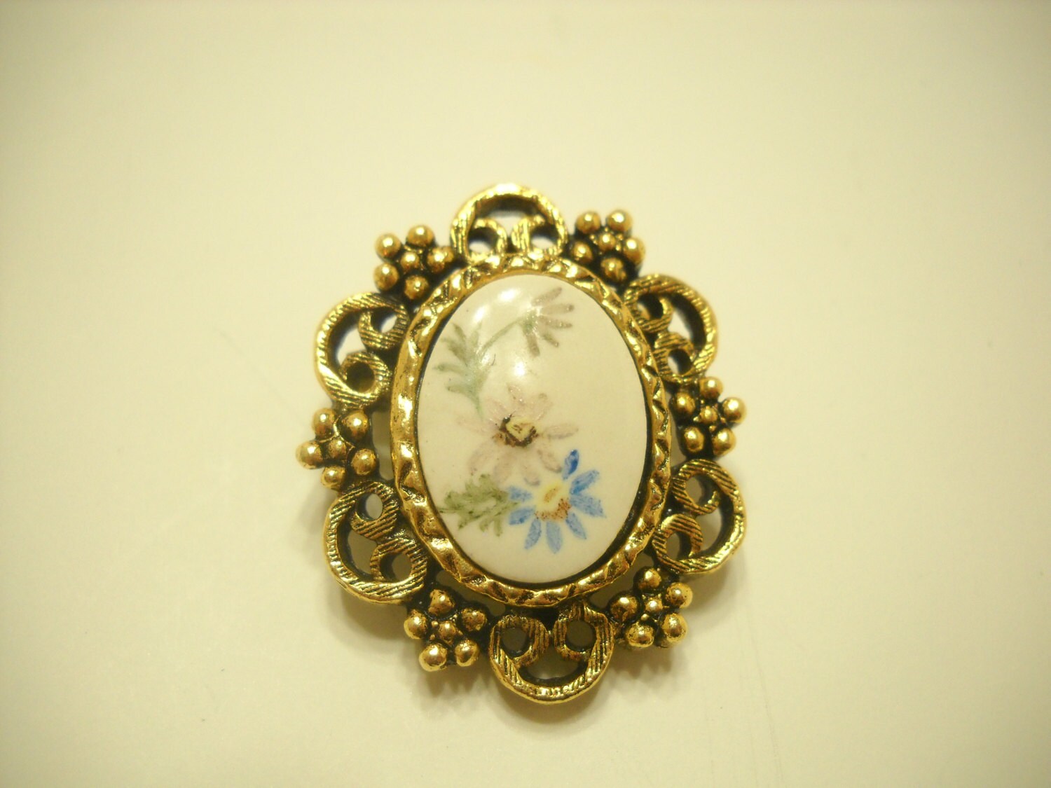 Vintage Hand Painted Floral Brooch (9331) - Etsy