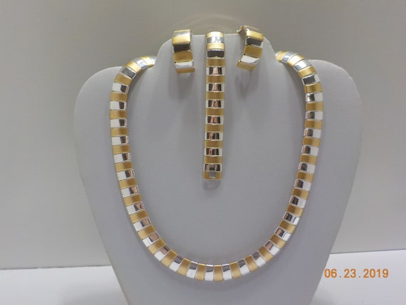 Avon earrings 2019 sale