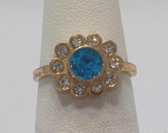 Vintage Faux Blue Topaz Ring (6468) Size 5.5--Gold Tone Metal--December Birthstone