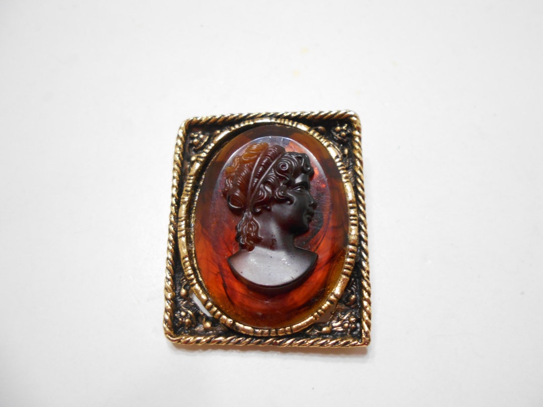 Broche Vintage Camée Fleur Roses - Plastique Corail, Monture Dorée Filigrane, Occasion