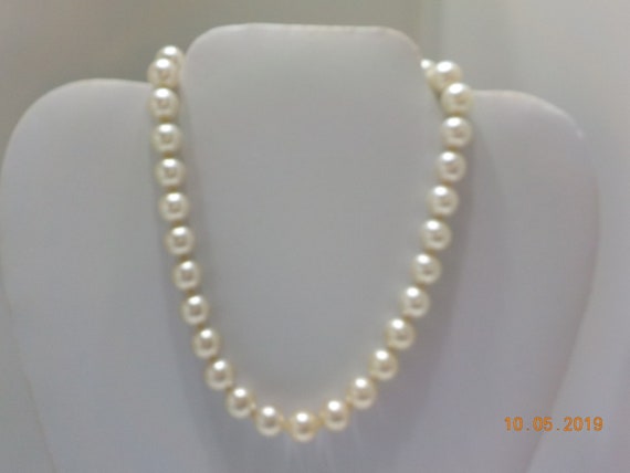 Vintage 10mm Faux Pearl Choker Necklace (4372) Ja… - image 1