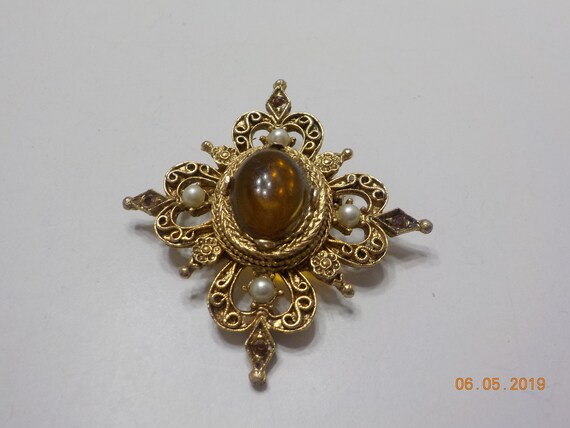Gorgeous Vintage Victorian-Style Faux Pearl Brooc… - image 1