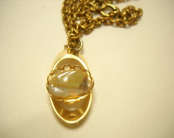 Vintage Gold Tone Pendant Necklace (9895) Agate