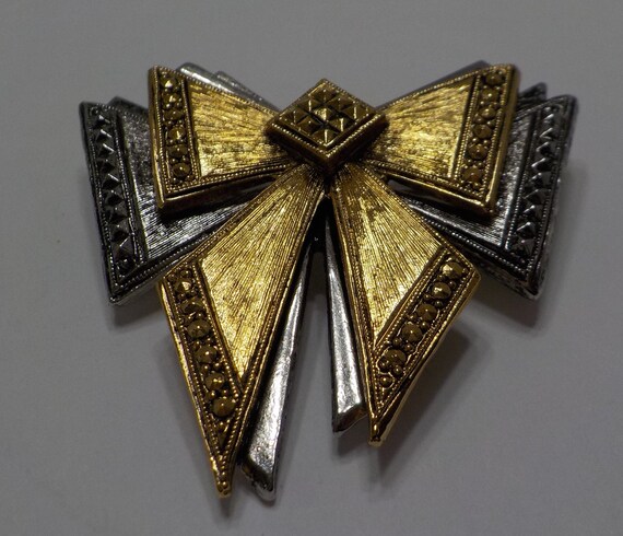 Vintage 3-D Bow Brooch (8009) Gold Tone & Silver … - image 2