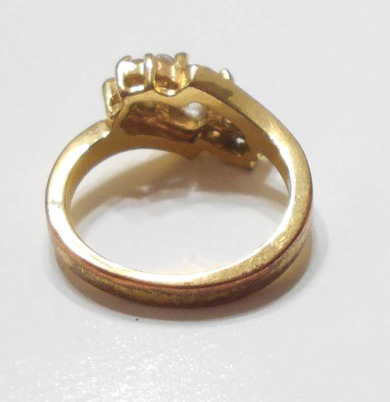 6710 Size 5 Gorgeous Sparkly Gold Tone Ring Loaded With Clear Rhinestones