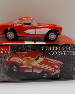 Vintage Maisto 1957 Collectible Corvette (4) Die Cast in Original