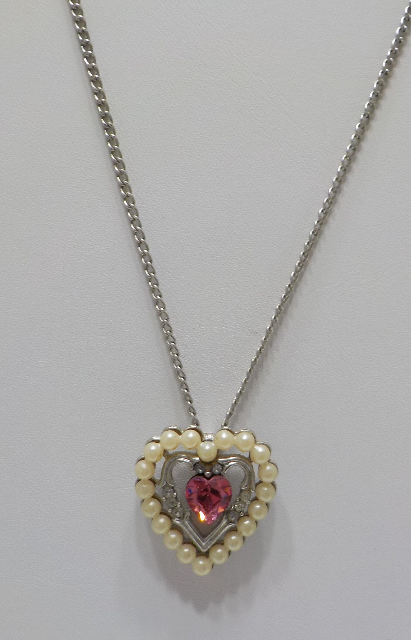 Vintage Avon Triple Heart Pendant Necklace (2098) Faux