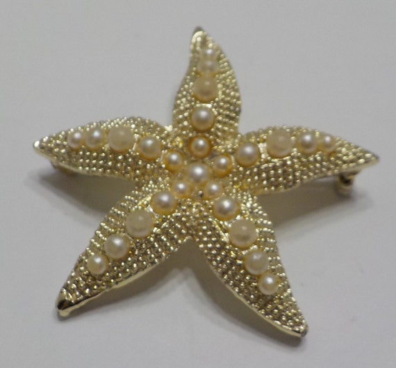 Vintage Faux Pearl Starfish Brooch (5572) Beachy!! - image 1