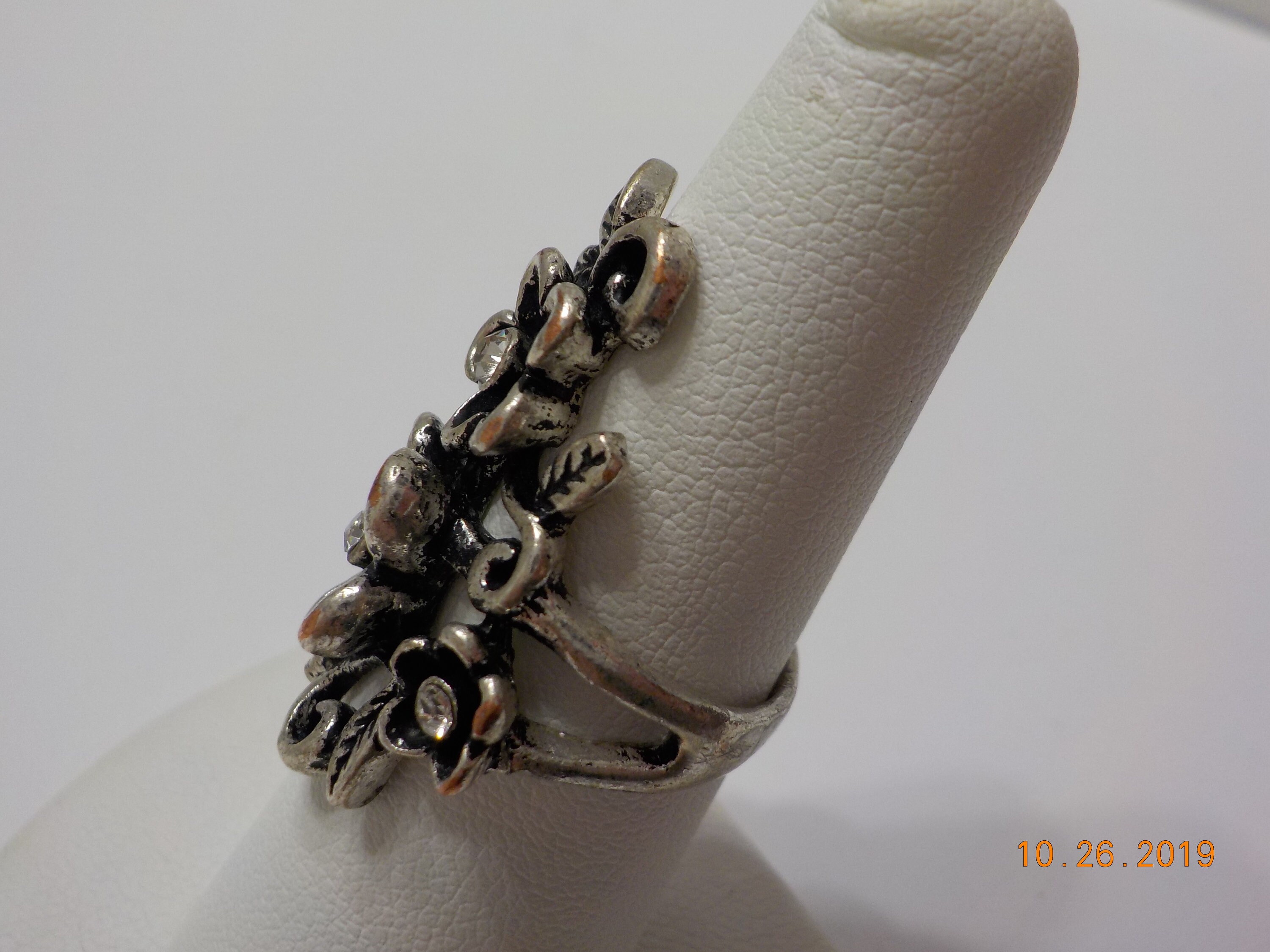 Vintage Silver Tone Rhinestone Flower Ring (5125) Size 7.5