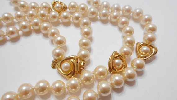 CC Bow Faux Pearl Pendant Necklace – LuxUness