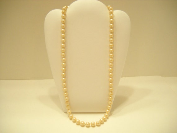 Gorgeous 22" Faux Pearl Single Strand Necklace (2… - image 2
