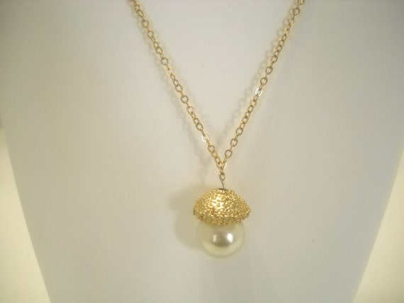 Vintage ACORN CAP FAUX Pearl Necklace (4603) - image 3