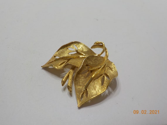 Vintage BSK Brushed Gold Tone Leaves Brooch (3745… - image 2