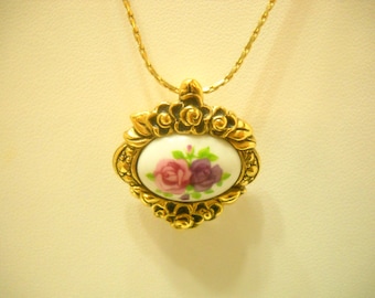 Vintage Avon Victorian Style Pendant Necklace (4778)