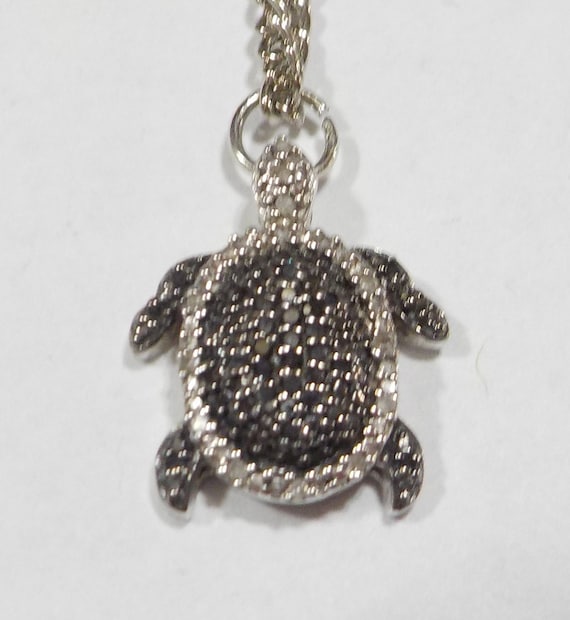 Vintage HN Heng Ngai Turtle Pendant Necklace (390… - image 1