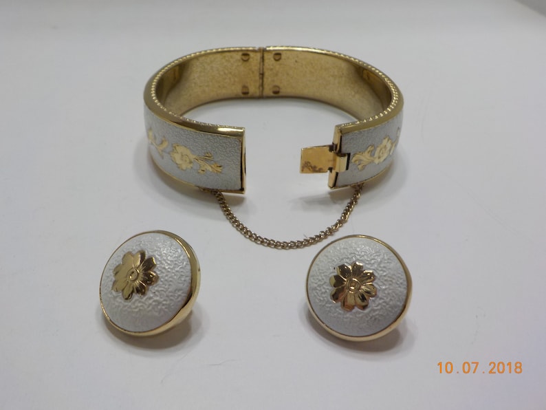 6151 Vintage Floral Cuff Bracelet Demi Parure Bracelet /& Clip Earrings