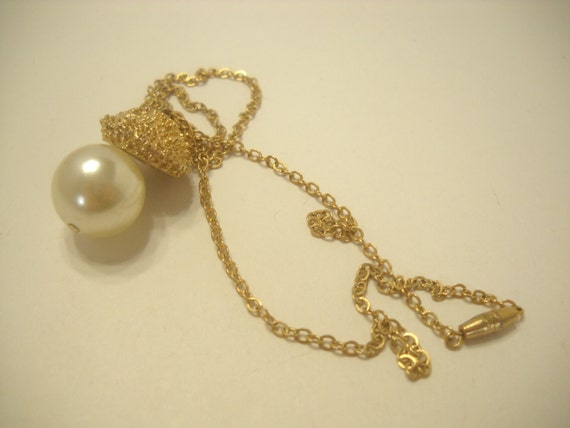 Vintage ACORN CAP FAUX Pearl Necklace (4603) - image 4