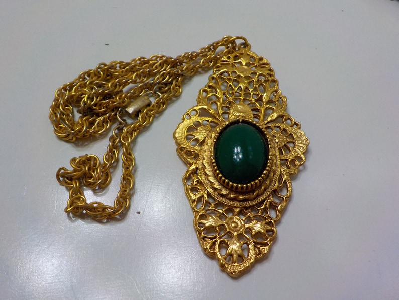 Vintage 24 Faux Jade Pendant Necklace 2049