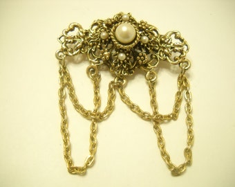 Vintage Gold Tone & Faux Pearl Dangling Brooch (388)
