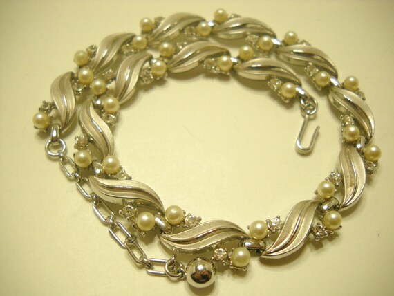 Vintage Trifari Faux Pearl & Rhinestone Choker Ne… - image 4