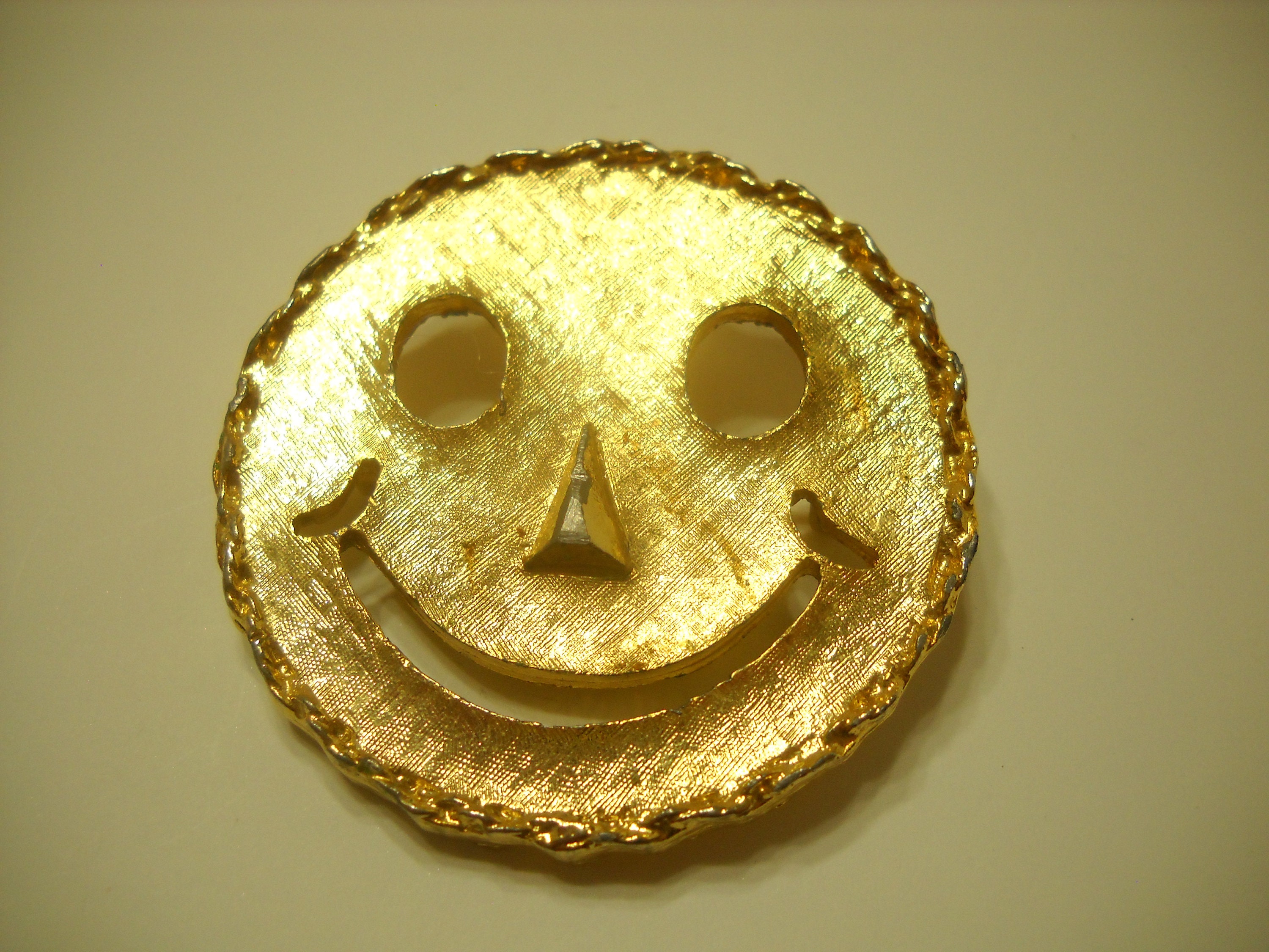 Vintage Gold Tone Smiley Face Brooch/pendant (3810) - Etsy