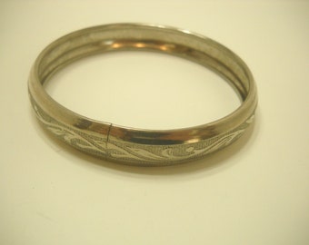 Vintage Silver Tone Etched Bangle (736)