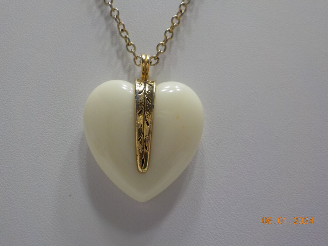 Vintage Sarah Coventry Signed Necklace – Guilloche Enamel Heart Charm – Blue – NOS, Never Worn! - View #3