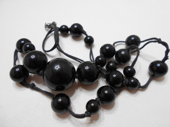 Vintage Black Plastic Beaded Necklace (6733) - image 4