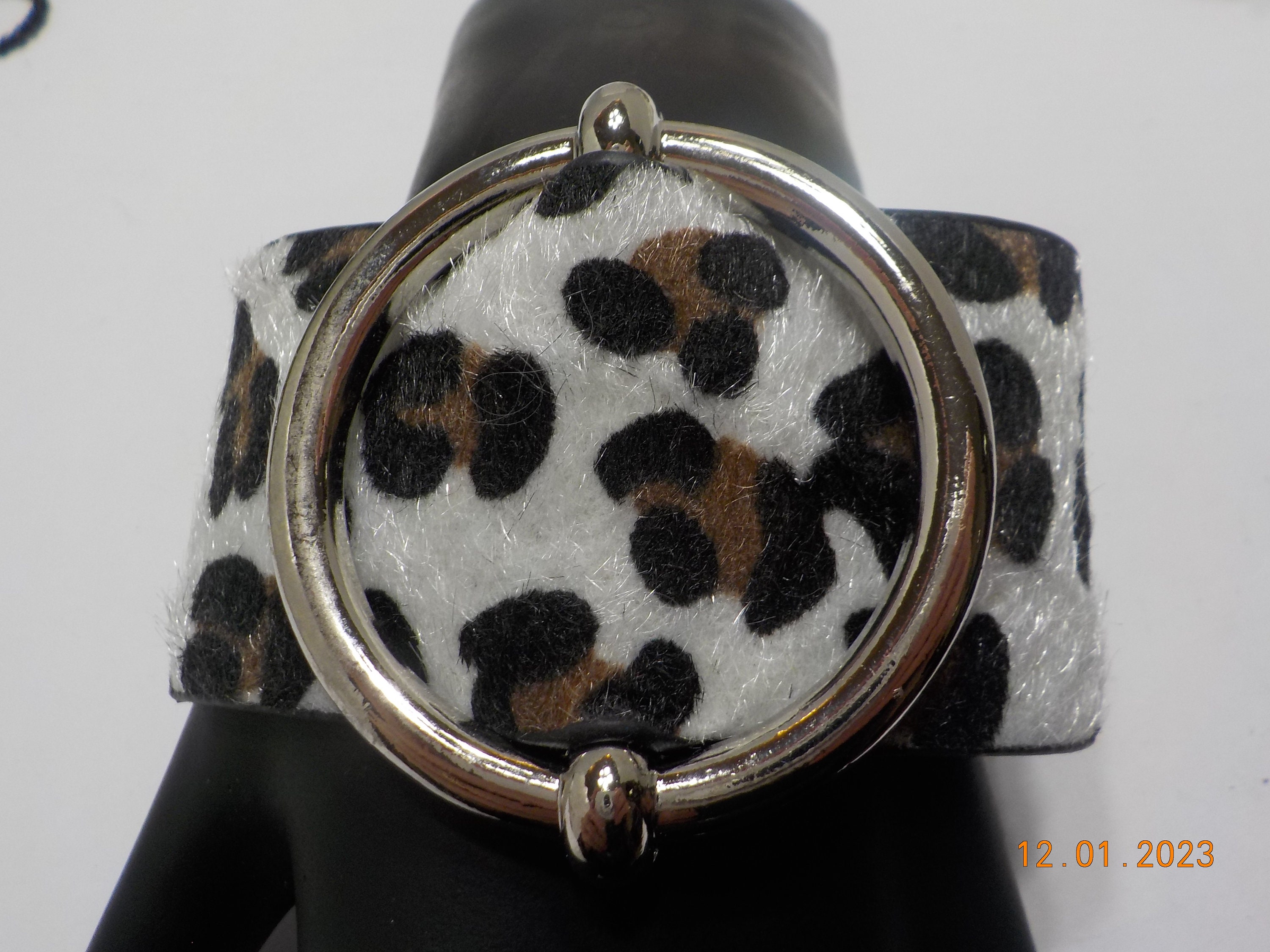 Vintage Cheetah Print Snap Bracelet (5275) Two Snaps - Etsy Vintage Cheetah Print Snap Bracelet (5275) Two Snaps - Etsy