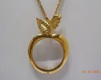 Vintage Avon Gold Tone Apple Shape Magnifying Glass Pendant Necklace (7800) 32" Gold Tone Chain