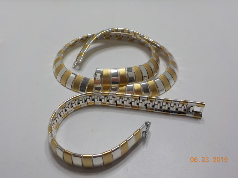 Bracelet Necklace Vintage Avon Gold Tone /& Silver Tone Parure 729 Pierced Earrings Set