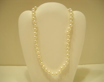 Vintage 17" Faux Pearl Single Strand Necklace (1667) 8mm