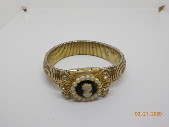 Vintage Coro Cameo Stretch Bracelet (6126) Coro P… - image 1