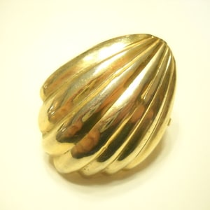 Vintage Gold Tone Shell-Shaped Scarf Clip (9559) Locking Clip