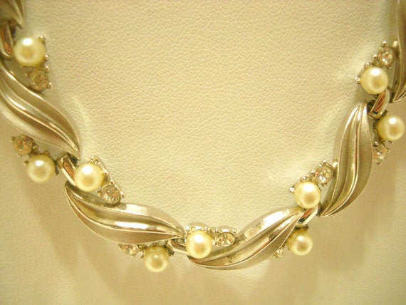 Vintage Trifari Faux Pearl & Rhinestone Choker Ne… - image 3