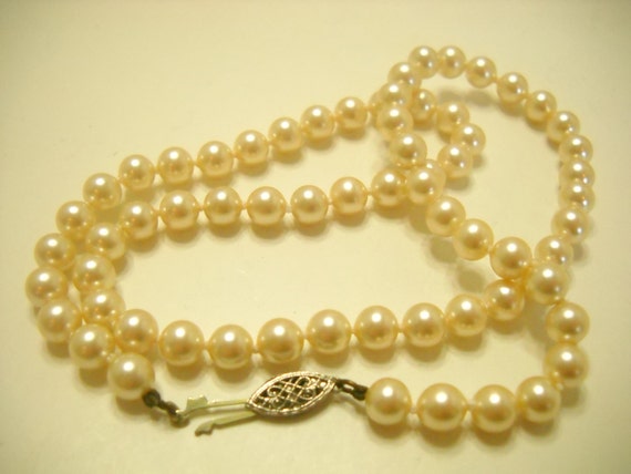 Vintage 18" Faux Pearl Necklace (8837**) 6mm, Ind… - image 3