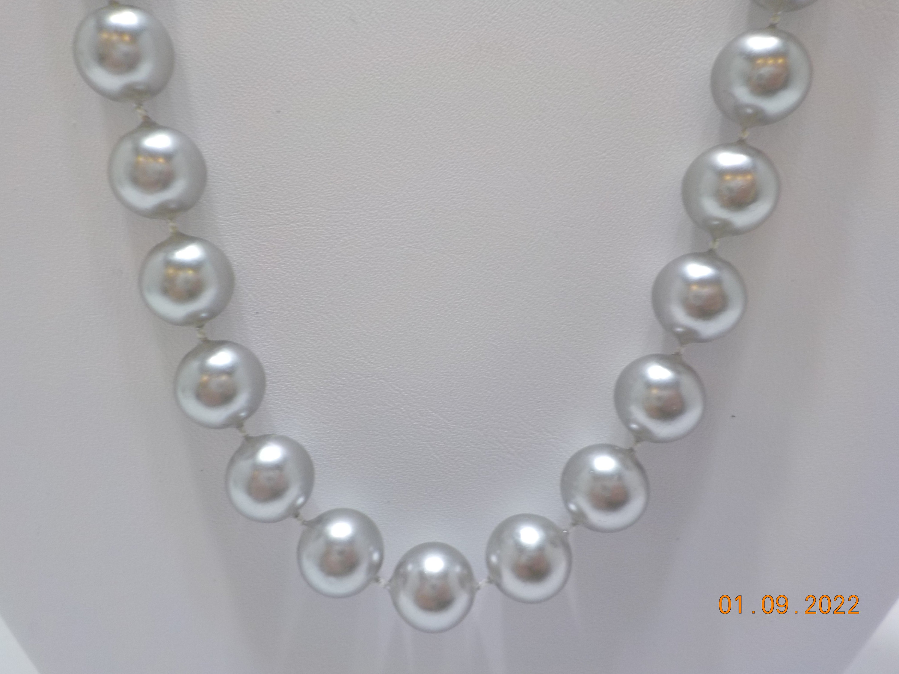 Collier Vintage Années 70 - Perles Grises Et Crème Nacrées, Style Rétro