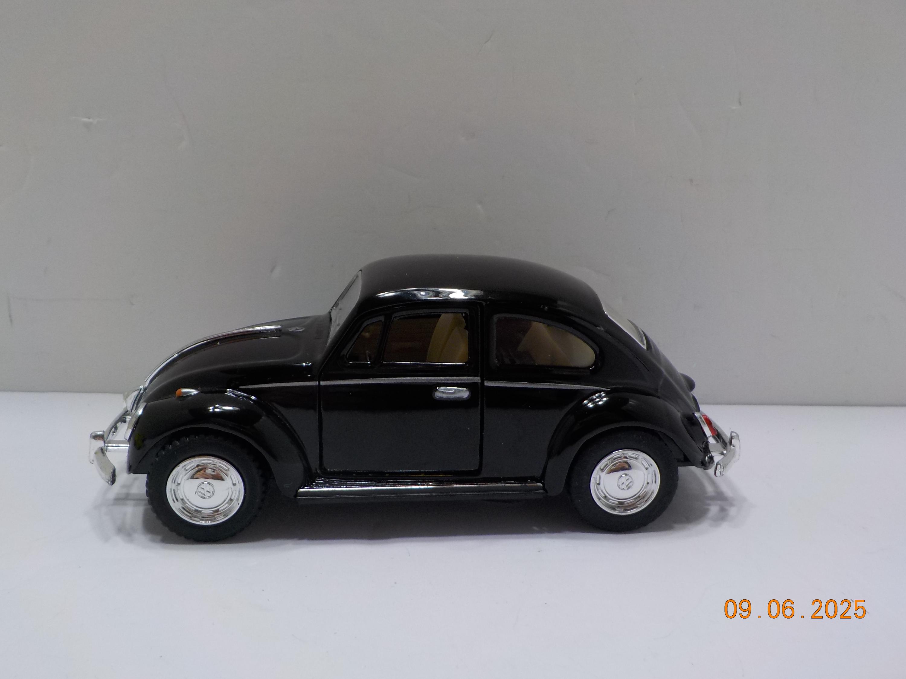 Vintage Kinsmart 1967 Volkswagen Classical Beetle (16-1) 1/32