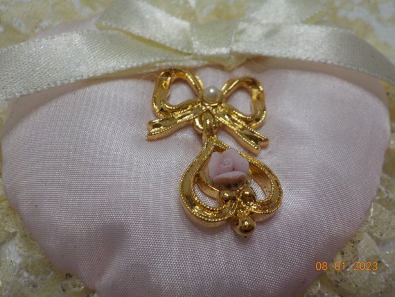 Vintage Avon Pillow Pin Cushion (1647) Lapel Pin … - image 2